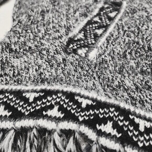 Alpaca Hooded Sweater in Grey, White & Black for Ladies - Picture 4 of 4